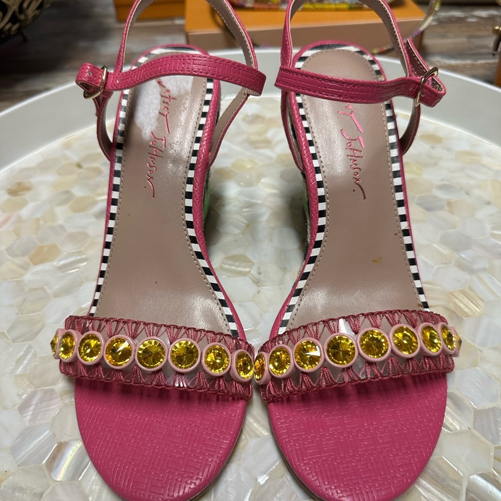 Gorgeous NEW Betsy Johnson Sandals! 8.5 M - Picture 4 of 5